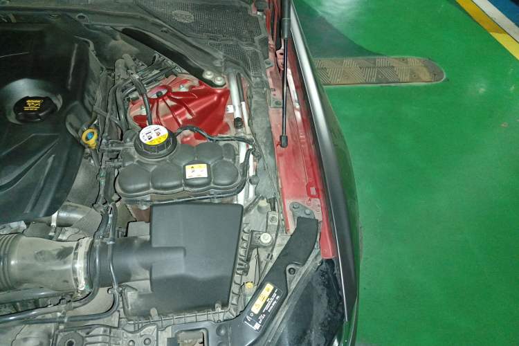 Used Jaguar XEL 2020 2.0T 200PS R-DYNAMIC Youth Sports Edition Engine Bay Left