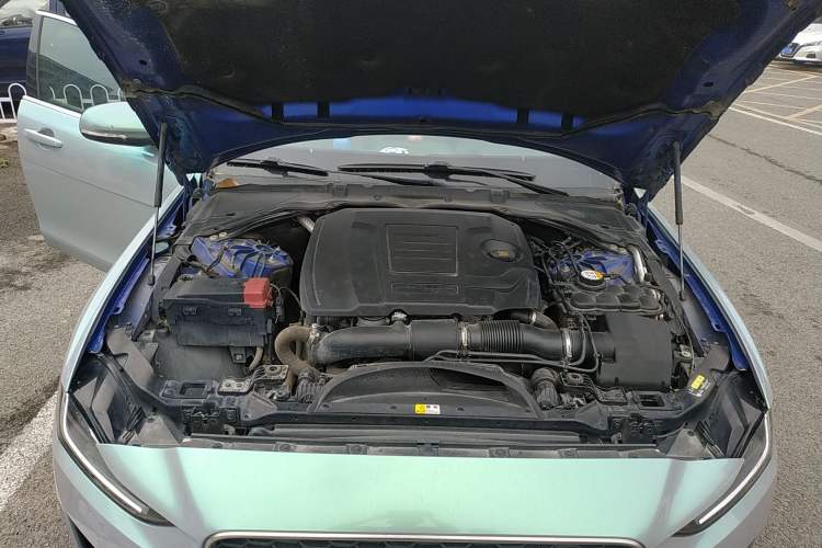 Used Jaguar XEL 2020 2.0T 200PS R-DYNAMIC Youth Sports Edition Engine Bay