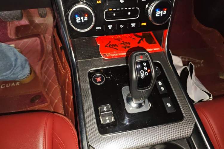 Used Jaguar XEL 2020 2.0T 200 PS R-DYNAMIC S Advanced Sport Edition Gear Lever