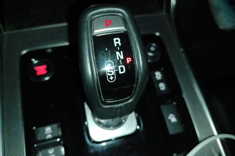 Used Jaguar XEL 2020 2.0T 200PS R-DYNAMIC Youth Sports Edition Gear Lever
