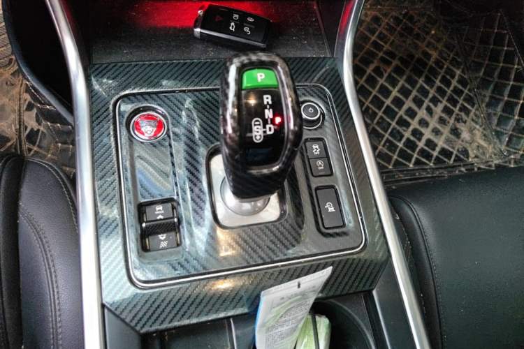 Used Jaguar XEL 2020 2.0T 250 PS SE Tech-Elegant Edition Gear Lever