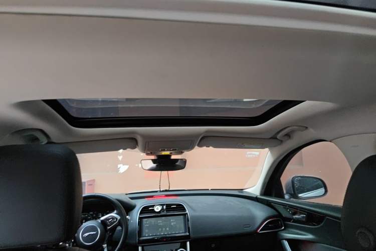 Used Jaguar XEL 2020 2.0T 250 PS SE Tech-Elegant Edition Headliner