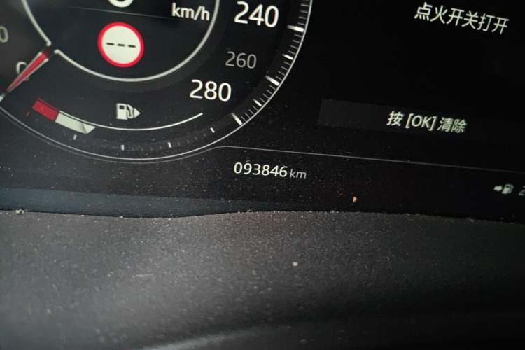 Used Jaguar XEL 2020 2.0T 250 PS SE Tech-Elegant Edition Odometer Close Up