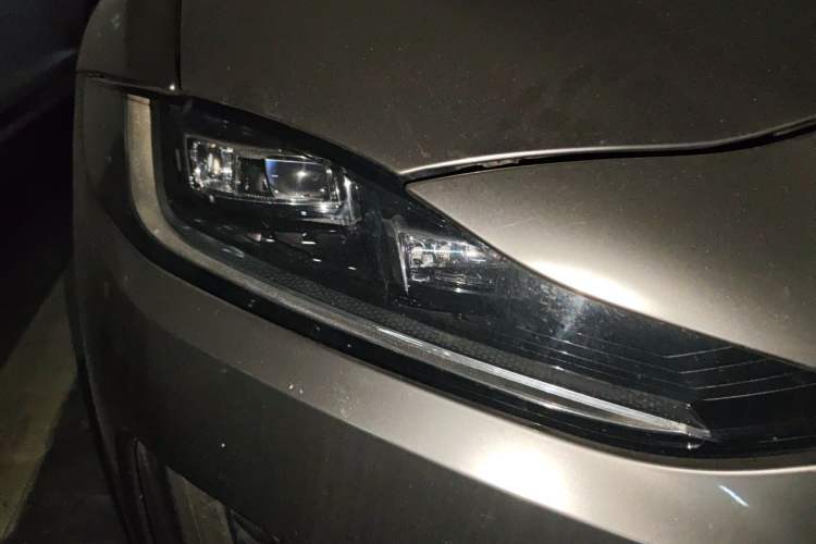 Used Jaguar XEL 2020 2.0T 200 PS R-DYNAMIC S Advanced Sport Edition Right Front Headlight