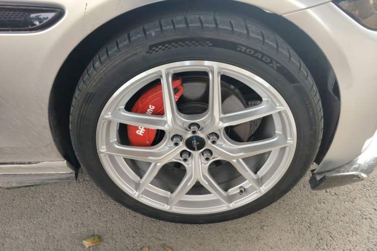 Used Jaguar XEL 2020 2.0T 200 PS R-DYNAMIC S Advanced Sport Edition Right Front Wheel Hub