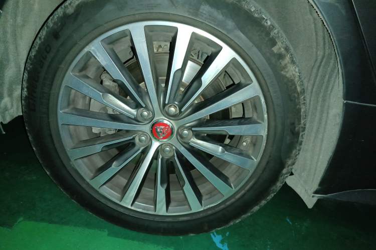 Used Jaguar XEL 2020 2.0T 200PS R-DYNAMIC Youth Sports Edition Right Front Wheel Hub