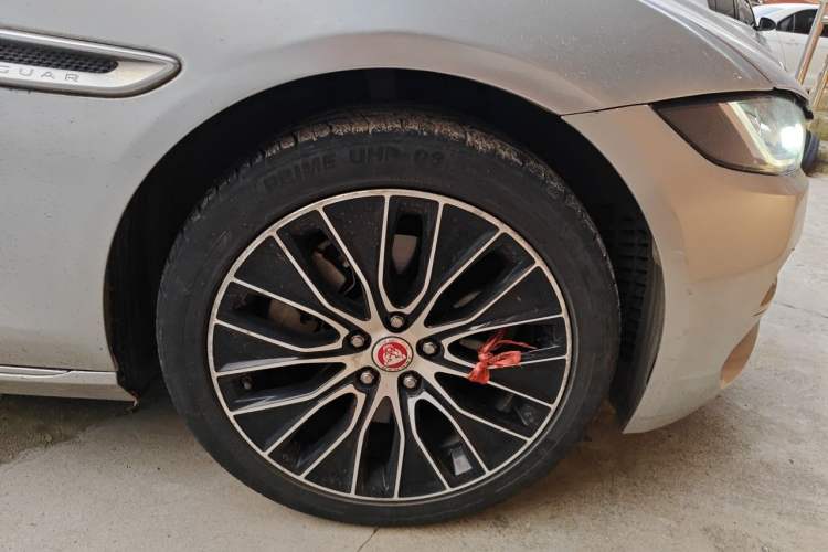 Used Jaguar XEL 2020 2.0T 250 PS SE Tech-Elegant Edition Right Front Wheel Hub