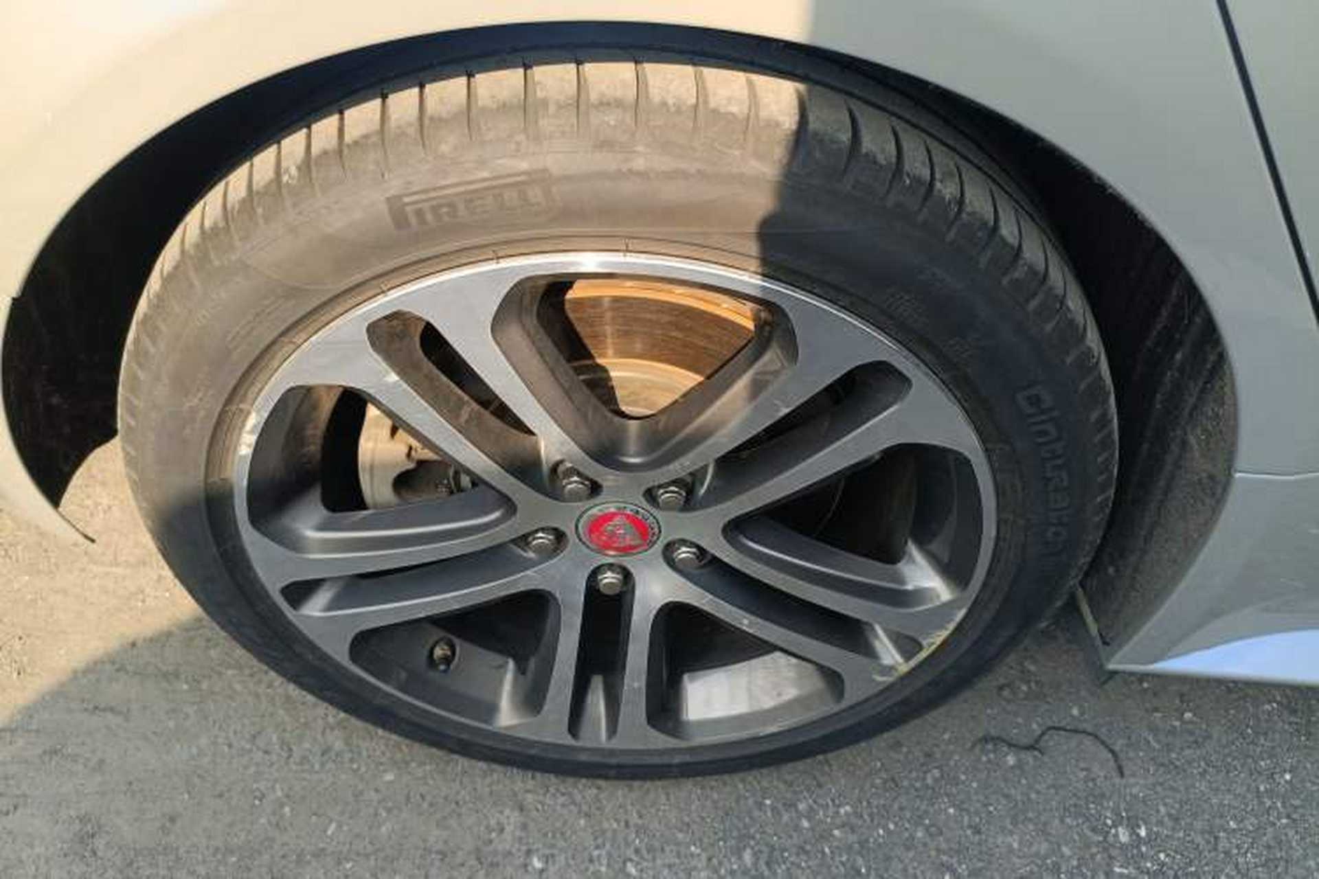 Used Jaguar XEL 2020 2.0T 200 PS R-DYNAMIC S Advanced Sport Edition Right Rear Wheel Hub