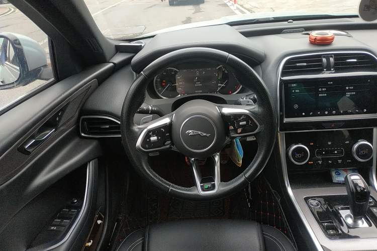 Used Jaguar XEL 2020 2.0T 200PS R-DYNAMIC Youth Sports Edition Steering Wheel