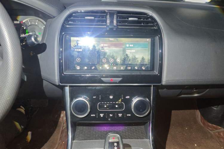 Used Jaguar XEL 2020 2.0T 200PS R-DYNAMIC Youth Sports Edition Audio And AC Panel