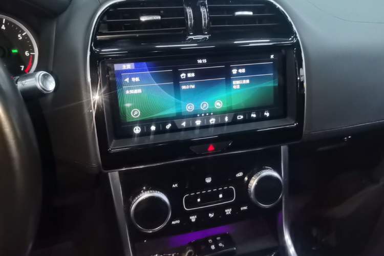 Used Jaguar XEL 2020 2.0T 200 PS S Advanced Elegance Edition Audio And AC Panel