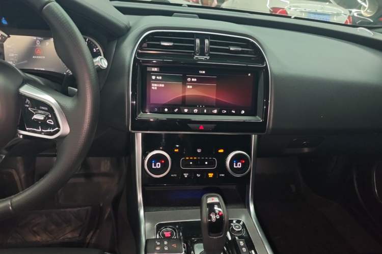 Used Jaguar XEL 2020 2.0T 200PS R-DYNAMIC Youth Sports Edition Audio And AC Panel