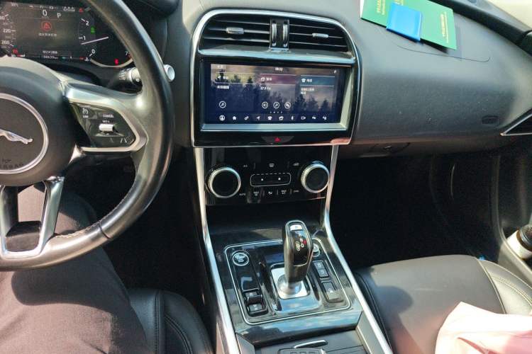 Used Jaguar XEL 2020 2.0T 200 PS S Advanced Elegance Edition Audio And AC Panel