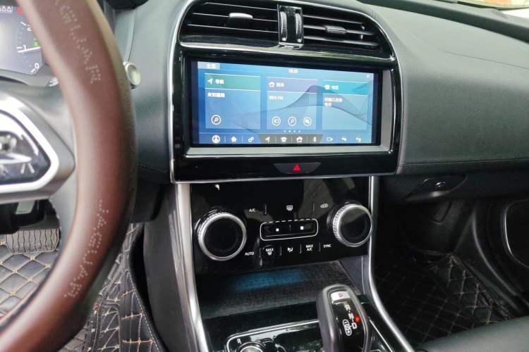 Used Jaguar XEL 2020 2.0T 200 PS S Advanced Elegance Edition Audio And AC Panel