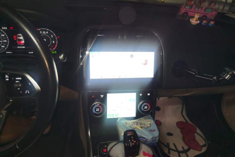 Used Jaguar XEL 2020 2.0T 250 PS SE Tech-Elegant Edition Audio And AC Panel