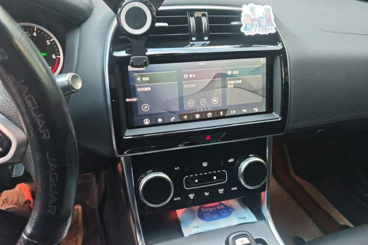 Used Jaguar XEL 2020 2.0T 200 PS R-DYNAMIC S Advanced Sport Edition Audio And AC Panel