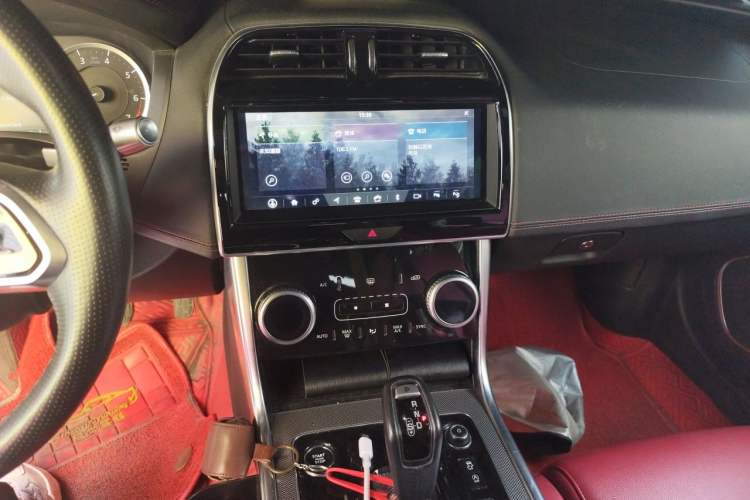 Used Jaguar XEL 2020 2.0T 200 PS R-DYNAMIC S Advanced Sport Edition Audio And AC Panel