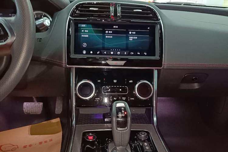 Used Jaguar XEL 2020 2.0T 200 PS R-DYNAMIC S Advanced Sport Edition Audio And AC Panel