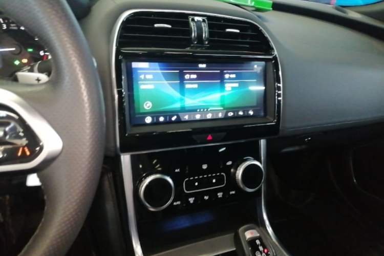 Used Jaguar XEL 2020 2.0T 200 PS R-DYNAMIC S Advanced Sport Edition Audio And AC Panel