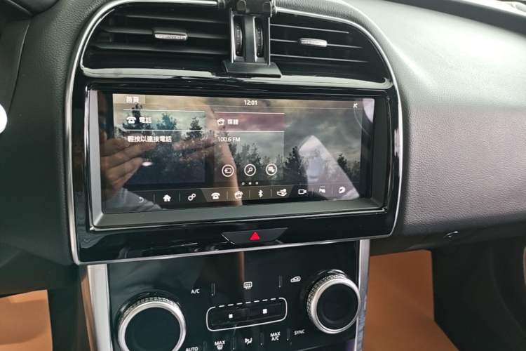 Used Jaguar XEL 2020 2.0T 200PS R-DYNAMIC Youth Sports Edition Audio And AC Panel