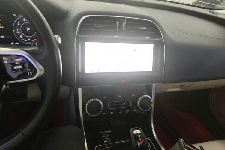 Used Jaguar XEL 2020 2.0T 250 PS SE Tech-Elegant Edition Audio And AC Panel