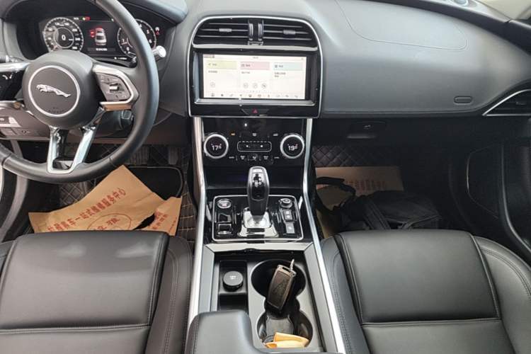 Used Jaguar XEL 2020 2.0T 250 PS SE Tech-Elegant Edition Audio And AC Panel