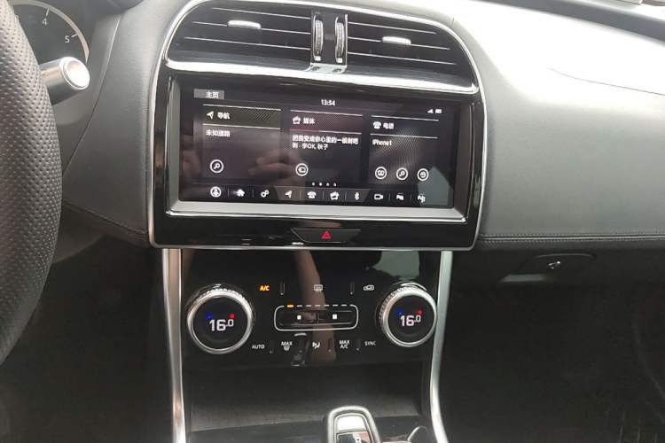 Used Jaguar XEL 2020 2.0T 200 PS S Advanced Elegance Edition Audio And AC Panel