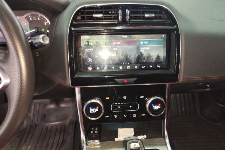 Used Jaguar XEL 2020 2.0T 200 PS R-DYNAMIC S Advanced Sport Edition Audio And AC Panel