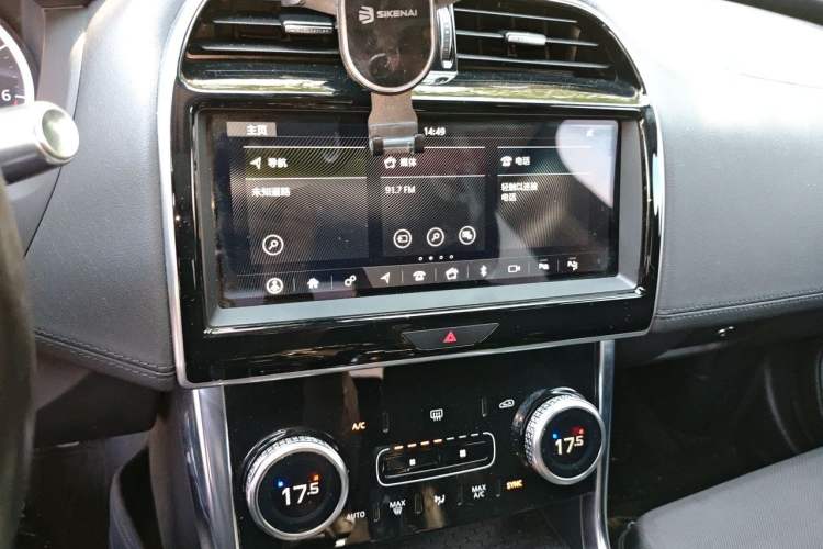 Used Jaguar XEL 2020 2.0T 200 PS S Advanced Elegance Edition Audio And AC Panel