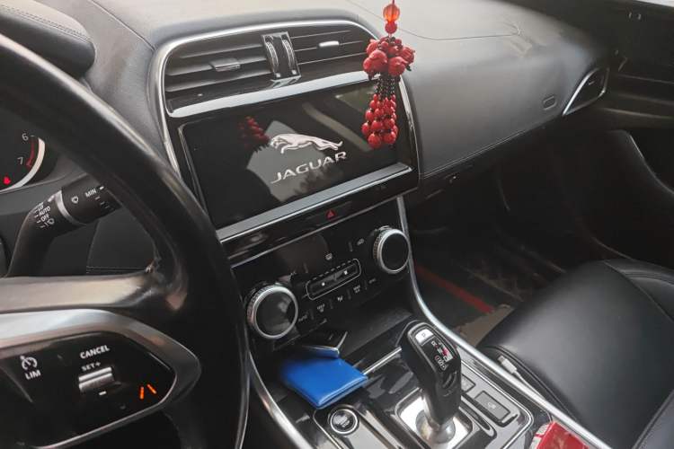 Used Jaguar XEL 2020 2.0T 200 PS S Advanced Elegance Edition Audio And AC Panel