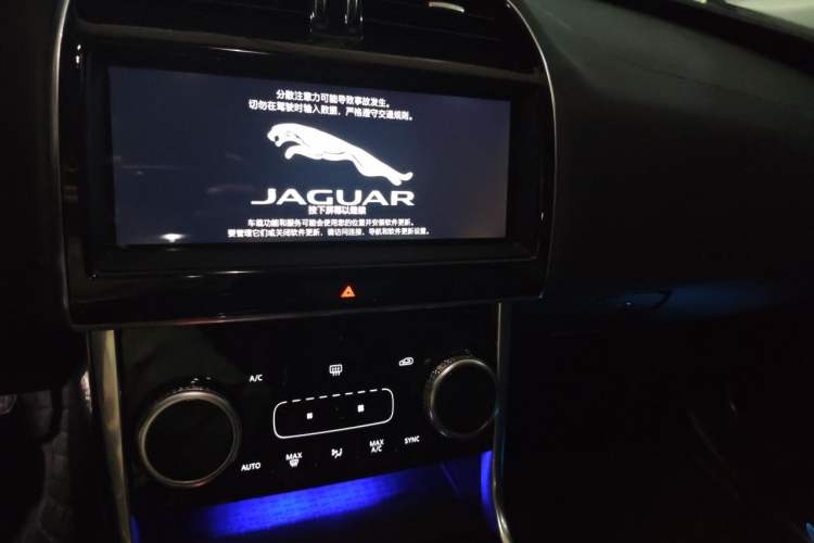 Used Jaguar XEL 2020 2.0T 200 PS S Advanced Elegance Edition Audio And AC Panel