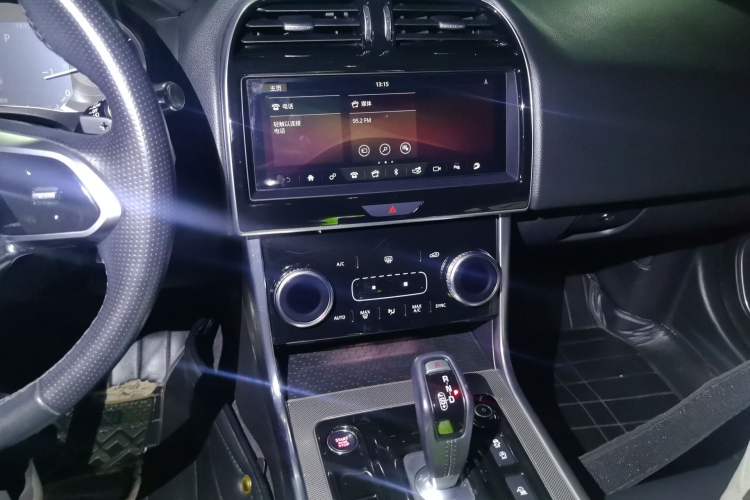 Used Jaguar XEL 2020 2.0T 200PS R-DYNAMIC Youth Sports Edition Audio And AC Panel