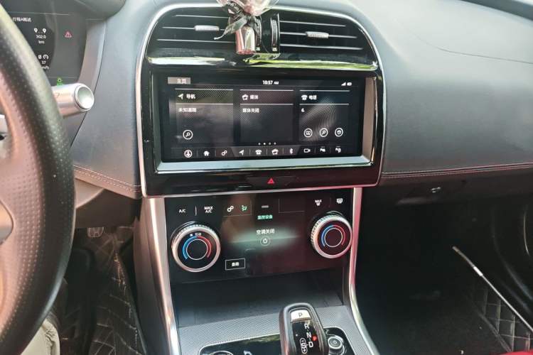 Used Jaguar XEL 2020 2.0T 200 PS R-DYNAMIC S Advanced Sport Edition Audio And AC Panel