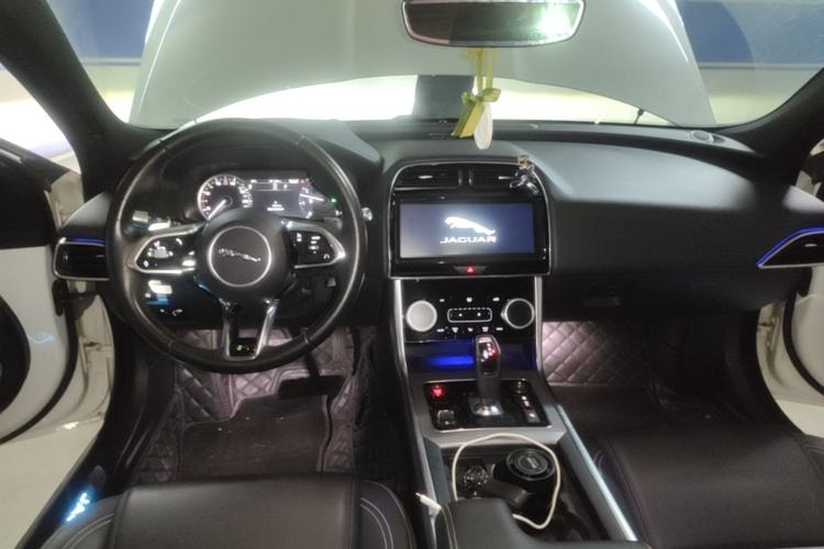 Used Jaguar XEL 2020 2.0T 200PS R-DYNAMIC Youth Sports Edition Center Console