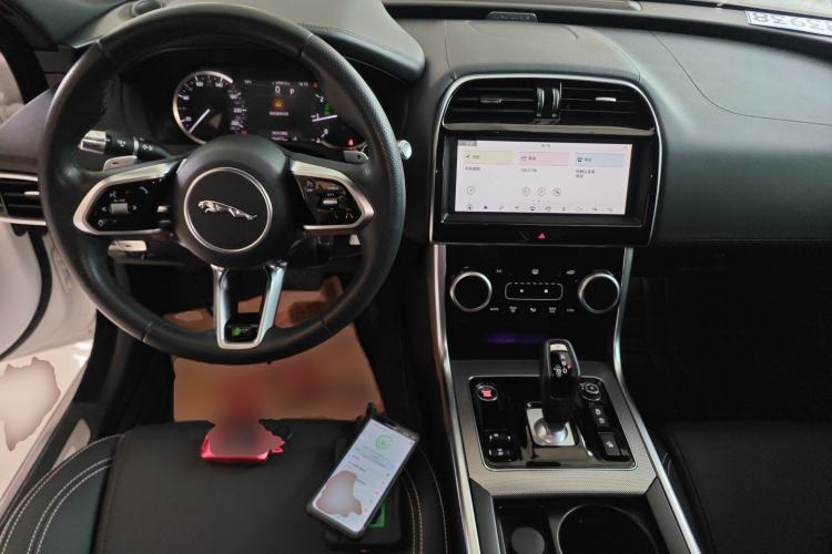 Used Jaguar XEL 2020 2.0T 200 PS R-DYNAMIC S Advanced Sport Edition Center Console