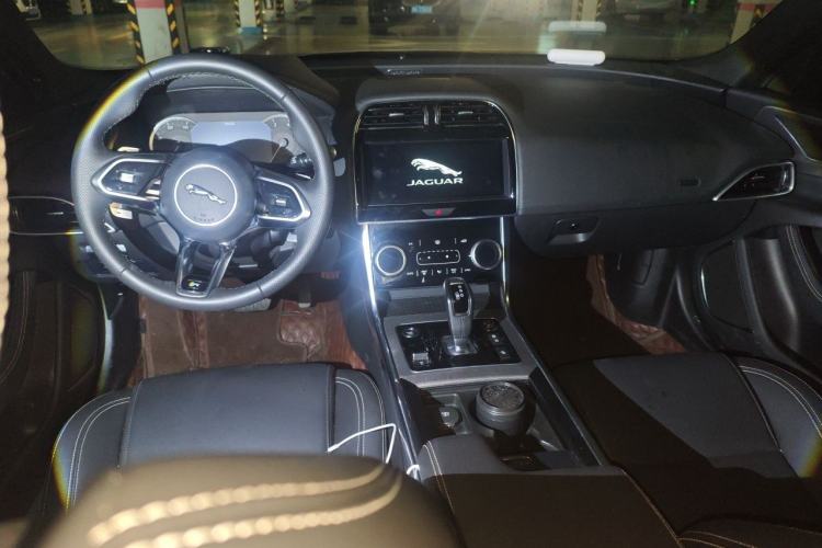 Used Jaguar XEL 2020 2.0T 200PS R-DYNAMIC Youth Sports Edition Center Console
