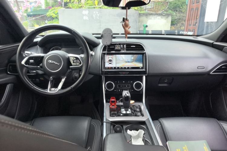 Used Jaguar XEL 2020 2.0T 200PS R-DYNAMIC Youth Sports Edition Center Console
