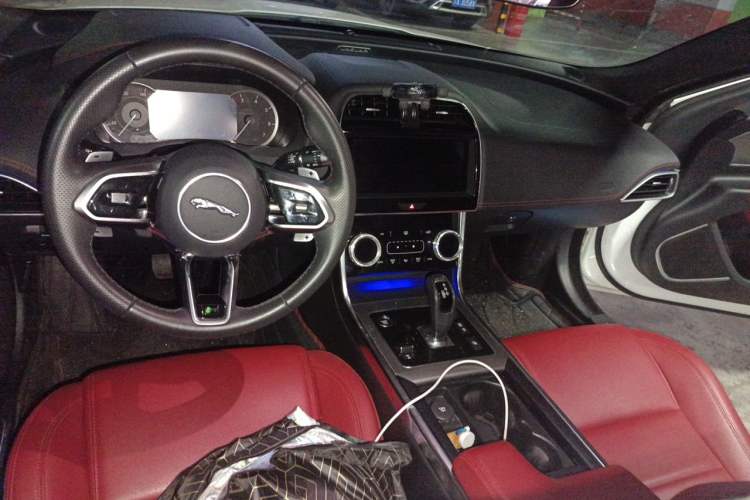 Used Jaguar XEL 2020 2.0T 200PS R-DYNAMIC Youth Sports Edition Center Console