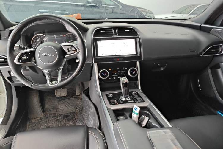 Used Jaguar XEL 2020 2.0T 200 PS R-DYNAMIC S Advanced Sport Edition Center Console