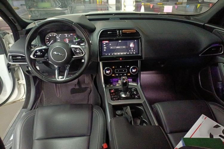 Used Jaguar XEL 2020 2.0T 200 PS R-DYNAMIC S Advanced Sport Edition Center Console