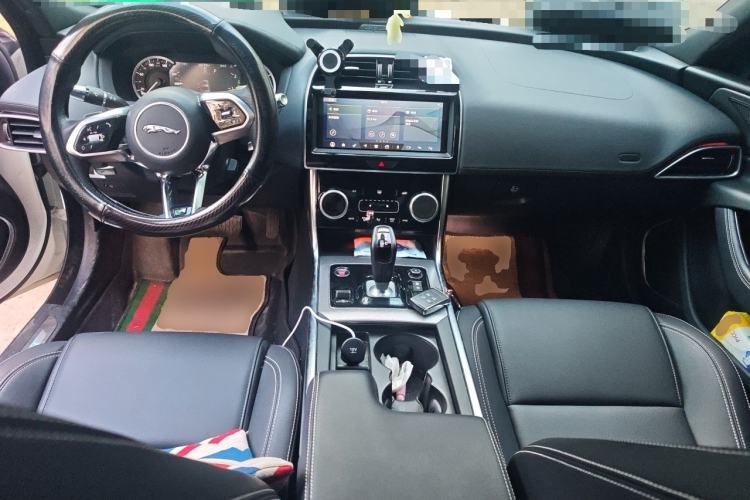 Used Jaguar XEL 2020 2.0T 200 PS R-DYNAMIC S Advanced Sport Edition Center Console