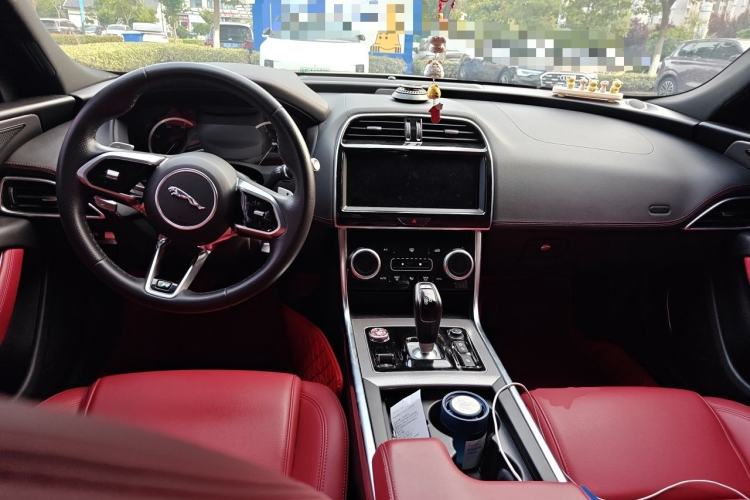 Used Jaguar XEL 2020 2.0T 200 PS R-DYNAMIC S Advanced Sport Edition Center Console