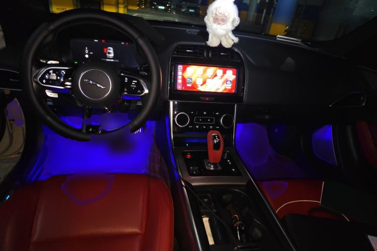 Used Jaguar XEL 2020 2.0T 200 PS R-DYNAMIC S Advanced Sport Edition Center Console