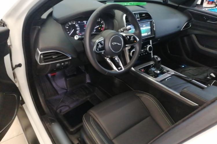 Used Jaguar XEL 2020 2.0T 200 PS R-DYNAMIC S Advanced Sport Edition Center Console