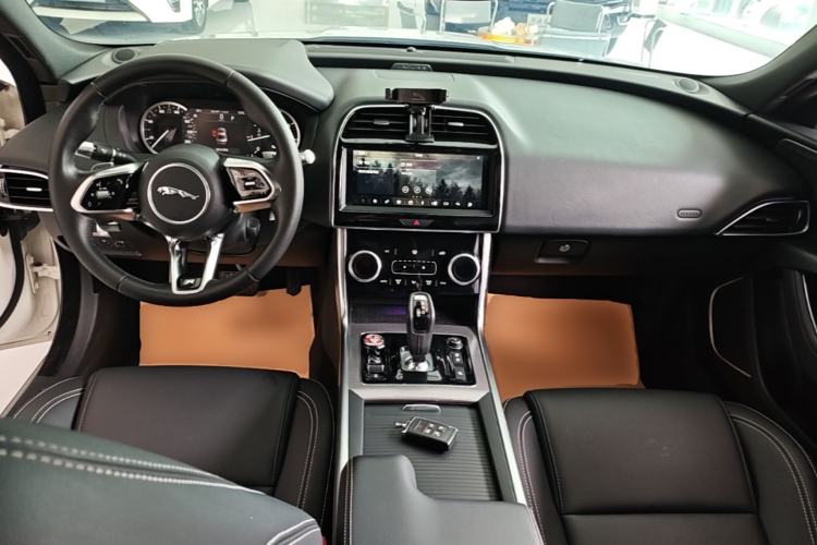 Used Jaguar XEL 2020 2.0T 200PS R-DYNAMIC Youth Sports Edition Center Console