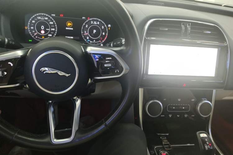 Used Jaguar XEL 2020 2.0T 250 PS SE Tech-Elegant Edition Center Console
