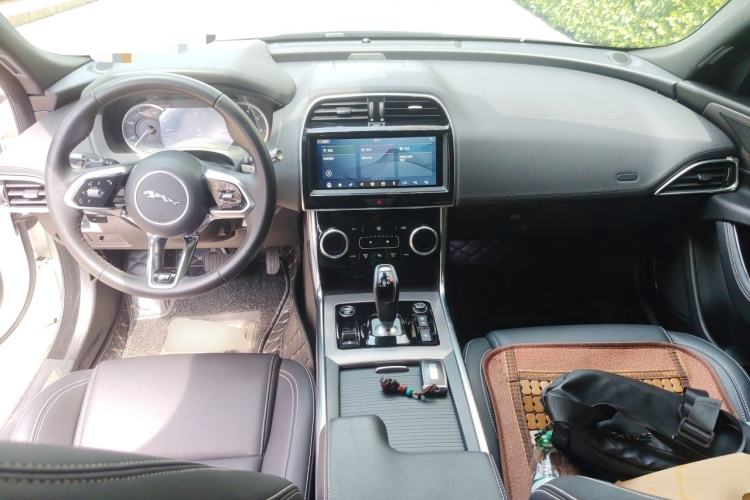 Used Jaguar XEL 2020 2.0T 200 PS R-DYNAMIC S Advanced Sport Edition Center Console