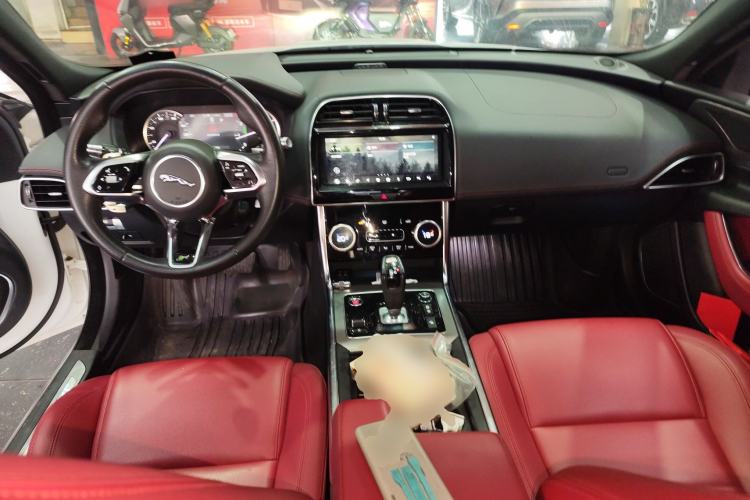 Used Jaguar XEL 2020 2.0T 200 PS R-DYNAMIC S Advanced Sport Edition Center Console