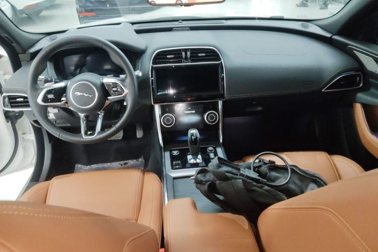 Used Jaguar XEL 2020 2.0T 200 PS R-DYNAMIC S Advanced Sport Edition Center Console
