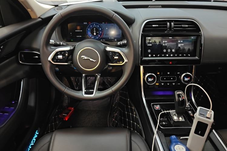 Used Jaguar XEL 2020 2.0T 250 PS SE Tech-Elegant Edition Center Console